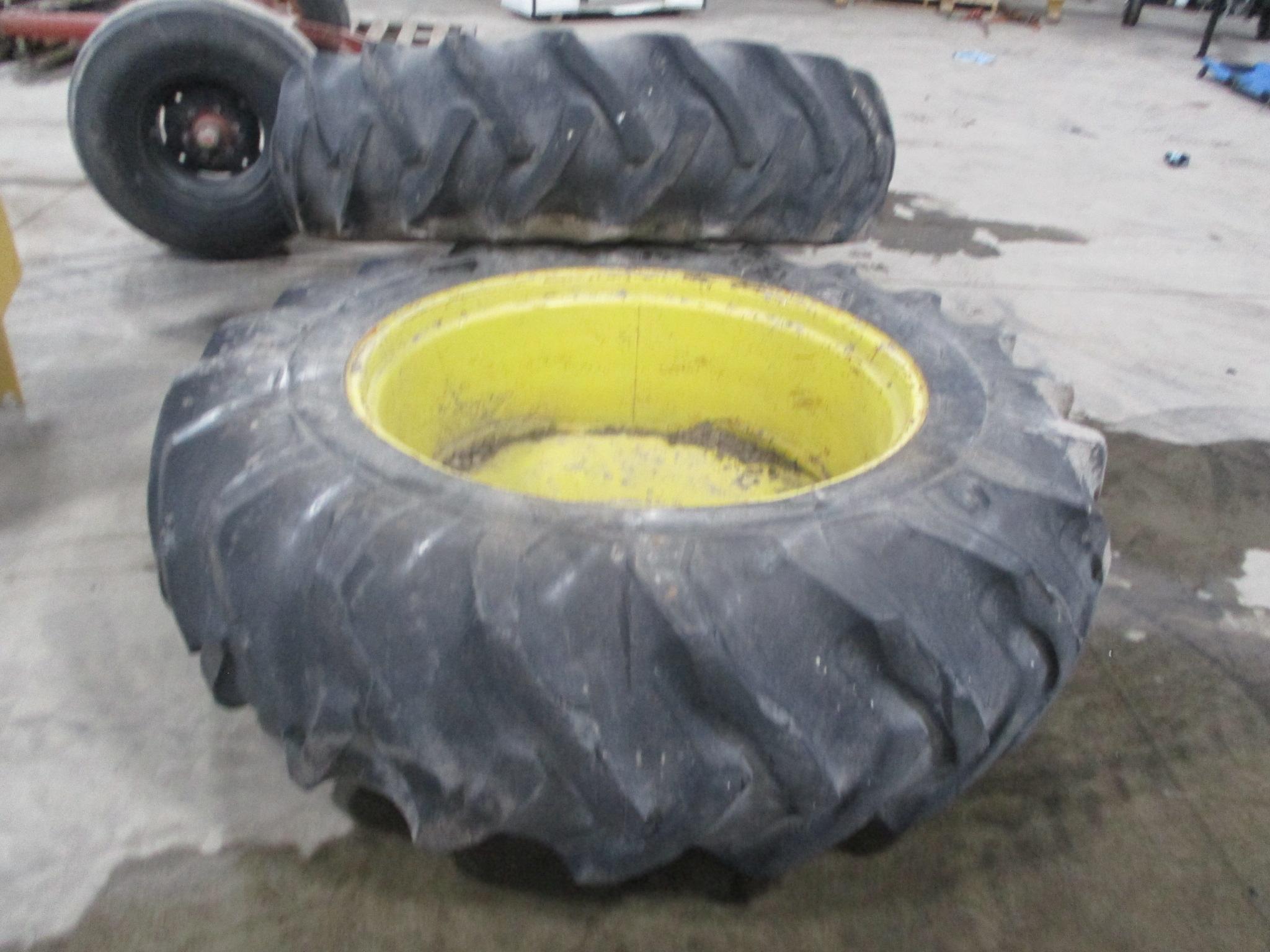 18.4X38 Axle Mount Duals