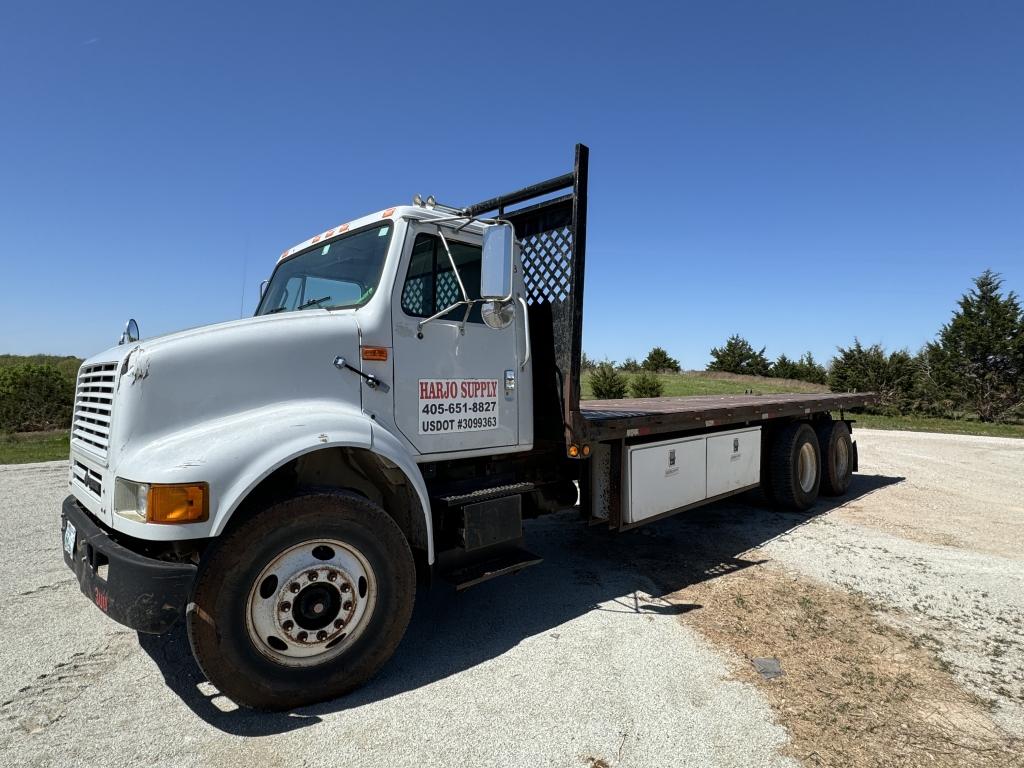 2000 International 8100 10-wheel truck