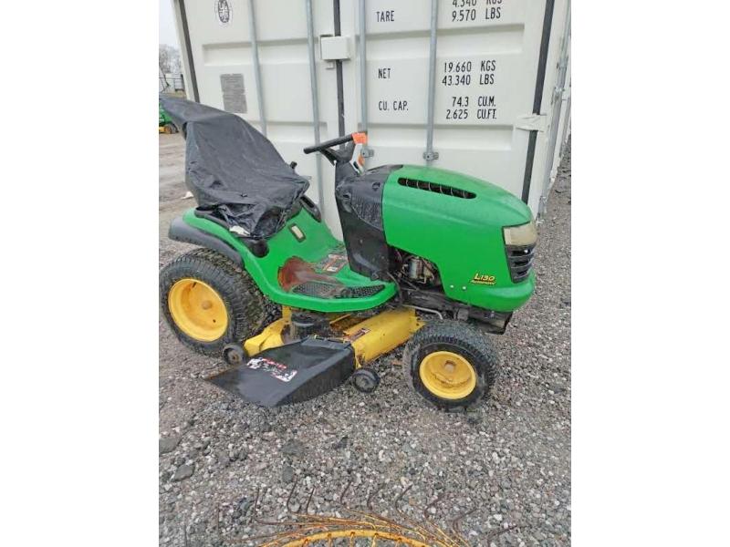 John Deere L130 Lawnmower - 48" Mower