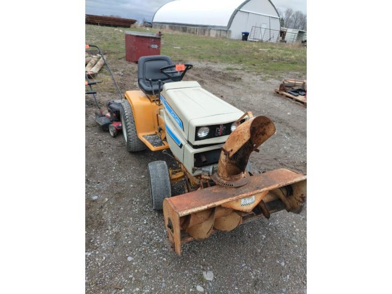 International Cub Cadet 1650 Hydrostatic Lawn Tractor With IH Snowblower