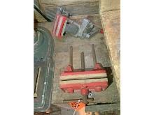 2 Wood Vises