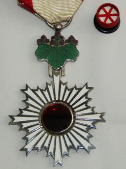 Early WW2 Japanese Order Of The Rising Sun 6th Class With Lacquer Case