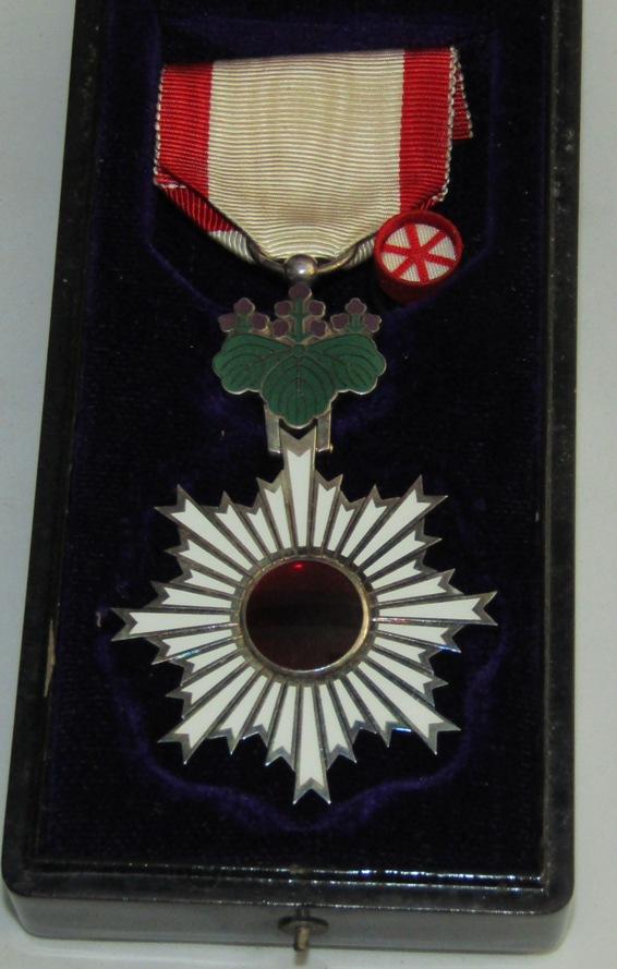 Early WW2 Japanese Order Of The Rising Sun 6th Class With Lacquer Case