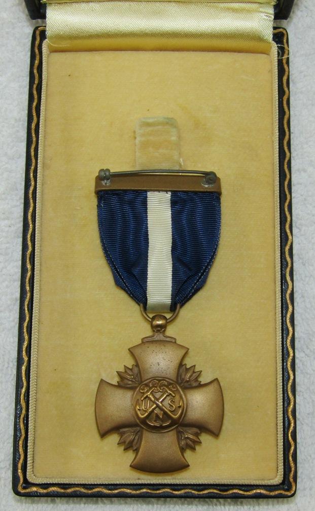 Original WW2 Period USMC/USN  "Navy" Cross With Original Short Case