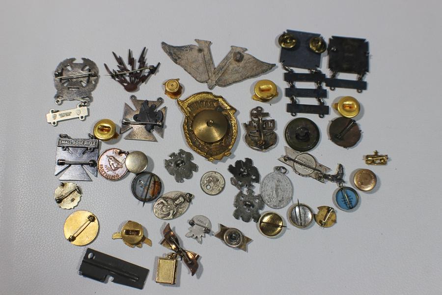 US WW2 & Foreign Pin & Insignia Lot. Some Sterling.