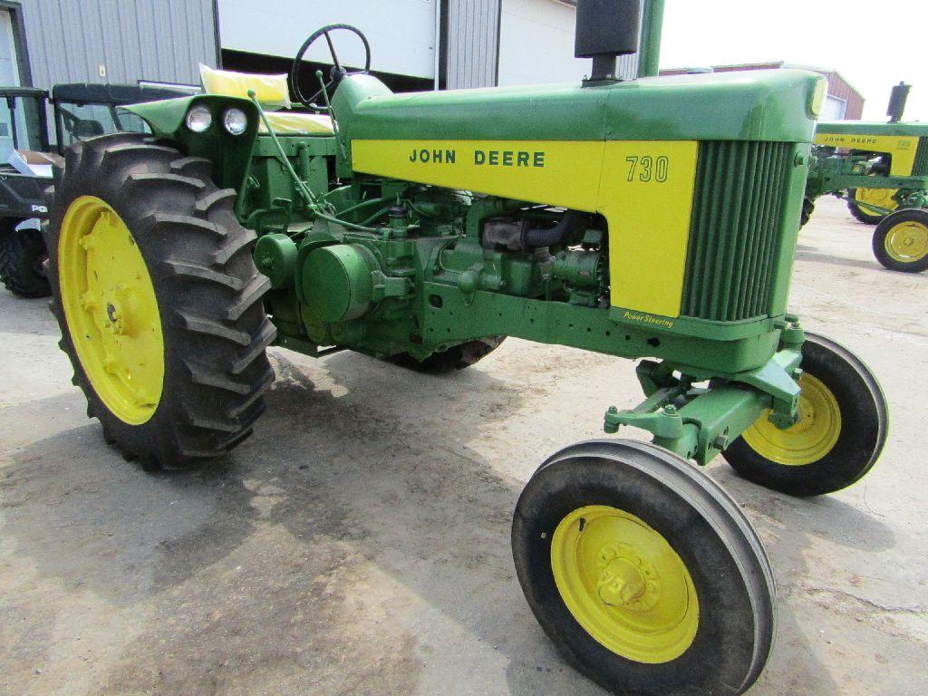 1959 John Deere Model 730 Gas Tractor, John Deere Square Casting Wide Frint