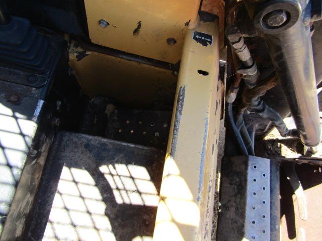 1610. 370-812. NEW HOLLAND LX 485 DIESEL SKID LOADER, AUX. HYD., 78 INCH BU