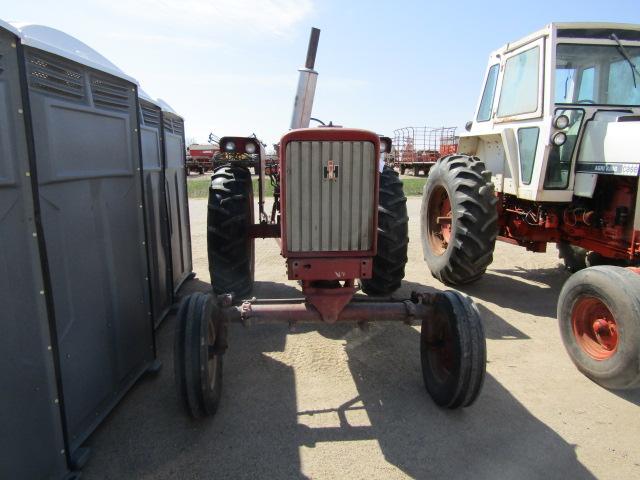 1611-A, 545-1440. IH 656 GAS TRACTOR, WIDE FRONT, FLAT TOP FENDERS, DUAL HY