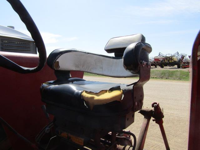 1611-A, 545-1440. IH 656 GAS TRACTOR, WIDE FRONT, FLAT TOP FENDERS, DUAL HY