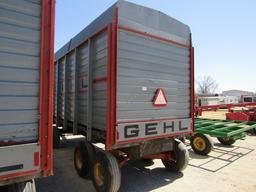 1668. 317-617, GEHL 970 6 FT. FORAGE BOX ON MEYERS TANDEM AXLE WAGON, EXT.