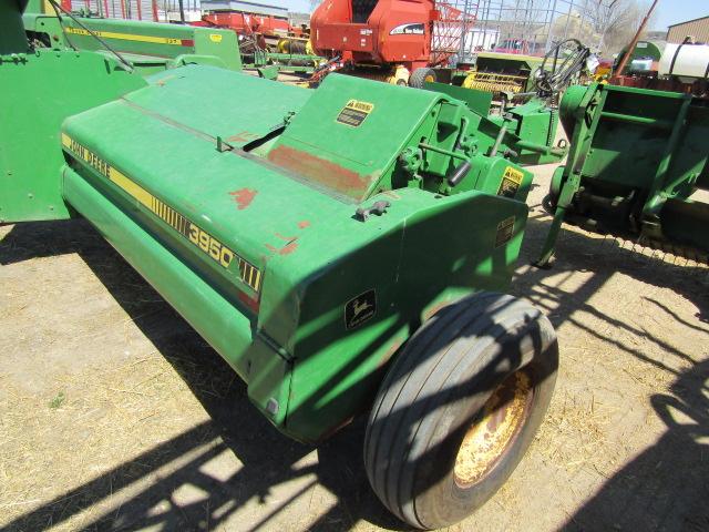 1678. 386-887. JOHN DEERE 3950 FORAGE HARVESTER, LONG HYD. POLE, TAX/ SIGN