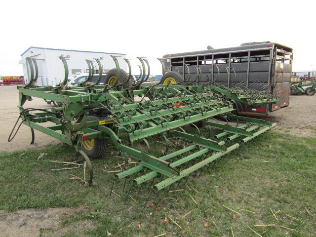 1800. 451-1072, JOHN DEERE 1010 24 FT. FOLDING FIELD CULTIVATOR, WALKING TA