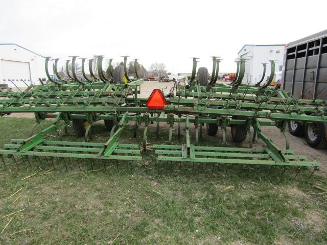 1800. 451-1072, JOHN DEERE 1010 24 FT. FOLDING FIELD CULTIVATOR, WALKING TA