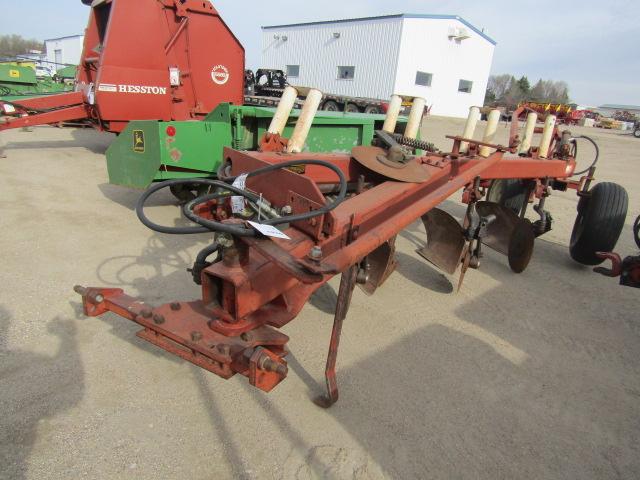 1810. 279-504, IH 720 4 X 18 AR SEMI MOUNT PLOW, COULTERS, TAX / SIGN ST3