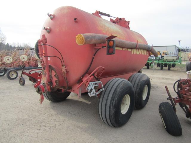 1813. 331-656, NUHM 2500 GALLON VACUUM SLURRY TANK, PTO PUMP, TAX / SIGN ST