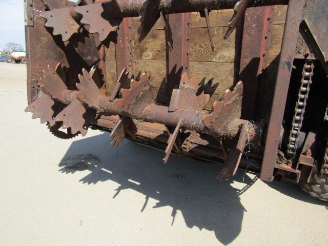 1824. 323-629  Roorda Approx. 400 Bushel Manure Spreader, HYD End Gate, 2 Beaters, 23.1-26 Tires,