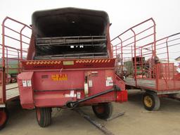 495. 225-293, H&S 7+4 TWIN AUGER 16 FT. FORAGE BOX ON 10 TON MN WAGON, EXT.