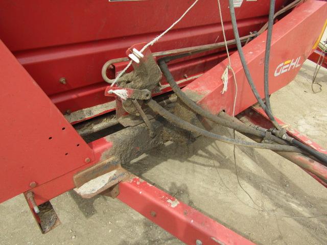 498.  543-1430, GEHL 1410 TANDEM AXLE MANURE SPREADER, UPPER BEATER, ENDGAT