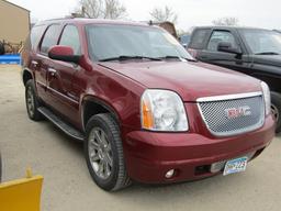 511. 338-1224, 2000 GMC YUKON DENALI, AWD, V8, AT, SHOWS 254,000 MILES, YOU