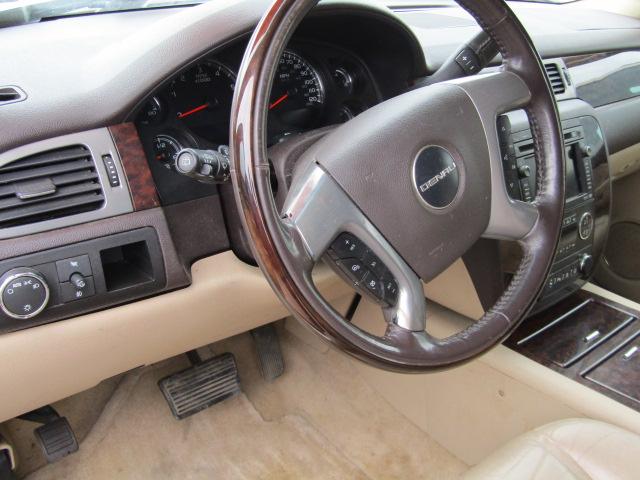 511. 338-1224, 2000 GMC YUKON DENALI, AWD, V8, AT, SHOWS 254,000 MILES, YOU