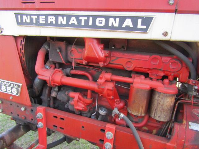 125. 1968 IH 856 DIESEL TRACTOR, OPEN STATION, WIDE FRONT, 3 POINT, FLAT TO