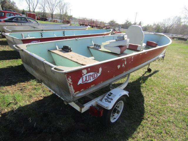 69. 1953 LUND 14 FT. ALUMINUM FISHING BOAT WITH YACHT CLUB TRAILER, REGISTRATION on BOAT,
