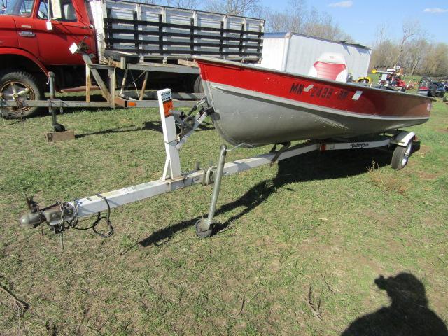 69. 1953 LUND 14 FT. ALUMINUM FISHING BOAT WITH YACHT CLUB TRAILER, REGISTRATION on BOAT,