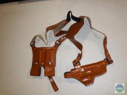 Leather shoulder holster for Glock