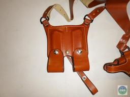 Leather shoulder holster for Glock
