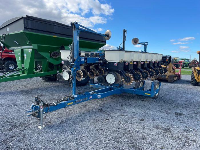 2017 KINZE 3500 PLANTER