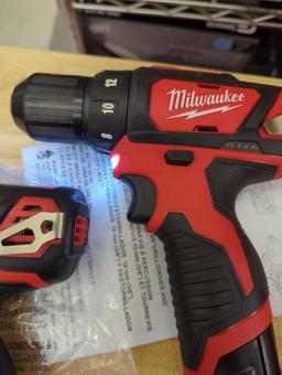 Milwaukee M12 12V Lithium-Ion Cordless Drill Driver/Impact Driver Combo Kit with Two 1.5Ah