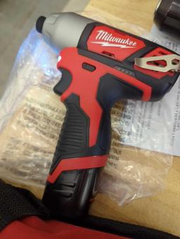 Milwaukee M12 12V Lithium-Ion Cordless Drill Driver/Impact Driver Combo Kit with Two 1.5Ah