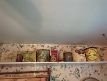 (DR) LOT OF 9 TIN CONTAINERS INCLUDING CHARLES CHIPS POTATO CHIPS TIN, SMITHS WHITE FRUIT CAKE TIN,