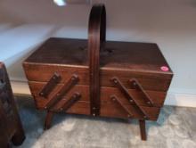 (BR2) VINTAGE EXTENDING SEWING BASKET, DOVETAILED CONSTRUCTED. MEASURES 16-1/4"W X 9"D X 17-1/2"T.