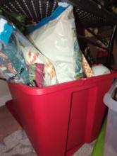 (LR) TOTE LOT OF MISCELLANEOUS ITEMS TO INCLUDE, CHRISTMAS DECOR, PILLOWS, BLANKET, ETC