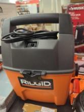 RIDGID 3 Gallon 3.5 Peak HP Portable Wet/Dry Shop Vacuum with Built in Dust Pan, Filter, Expandable