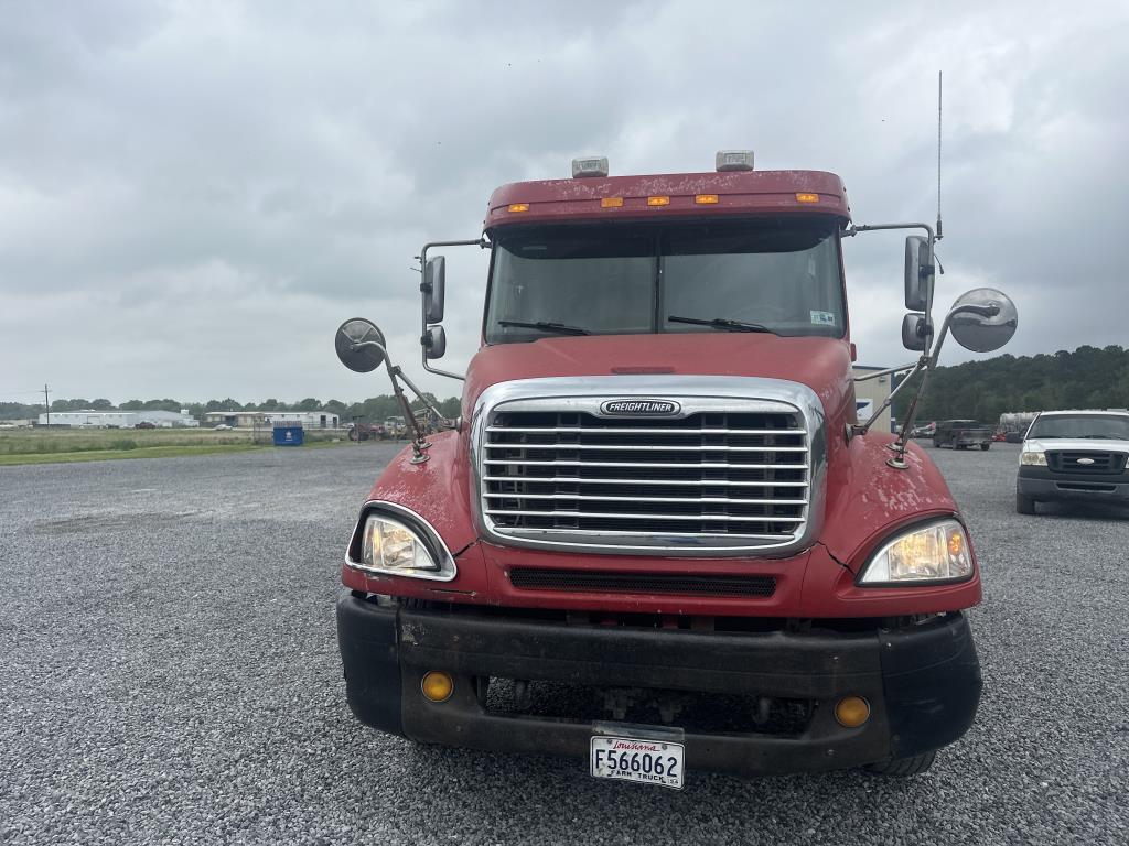 2004 Freightliner Columbia Sleeper Truck Tractor