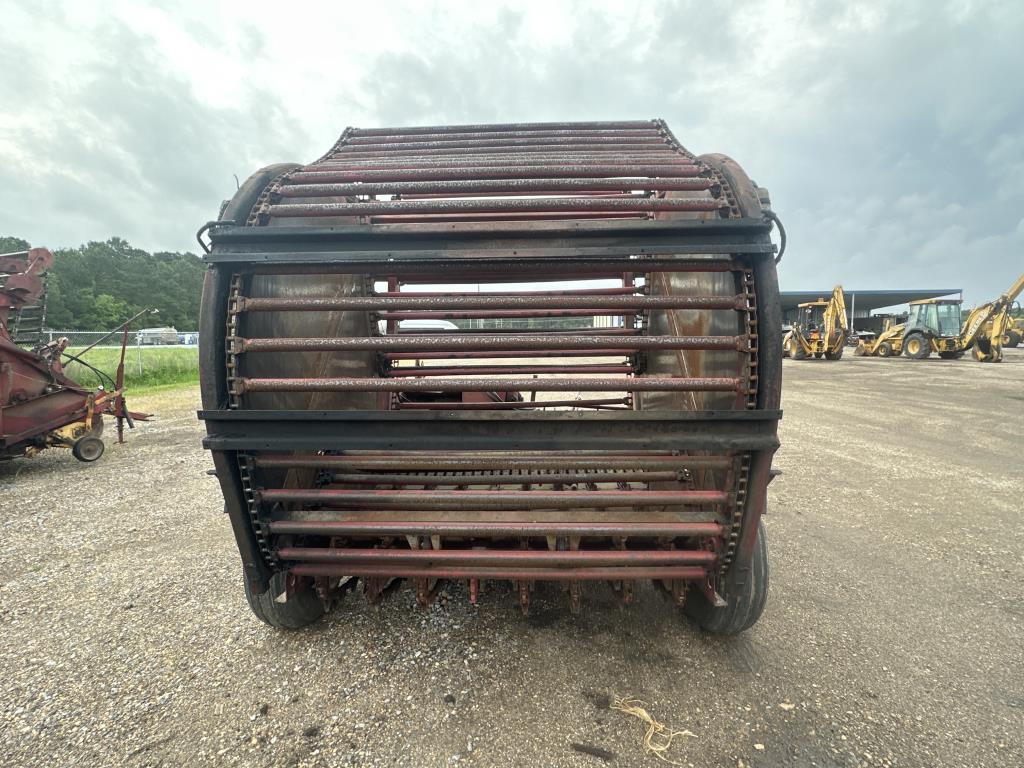 New Holland 850 Round Baler