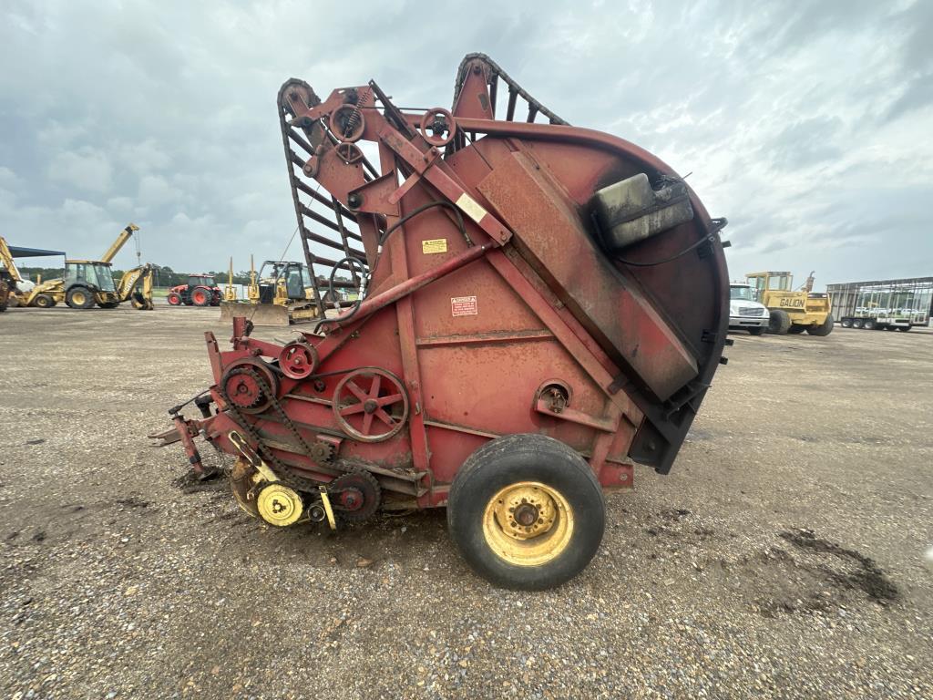 New Holland 850 Round Baler