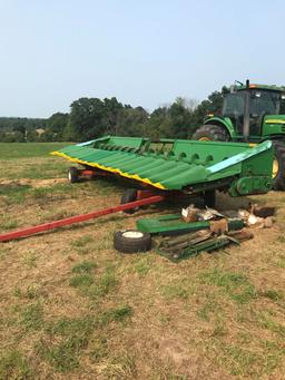 John Deere 19x15” corn head w/header cart