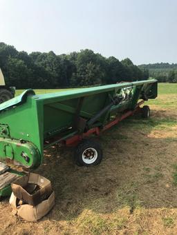 John Deere 19x15” corn head w/header cart