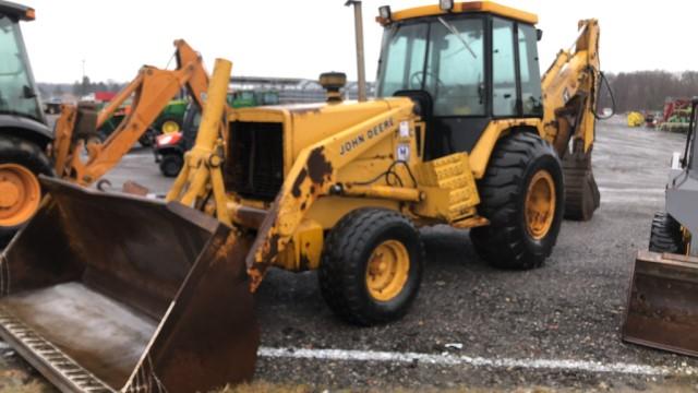 1990 John Deere 710C Loader Backhoe w/ Ext-A-Hoe