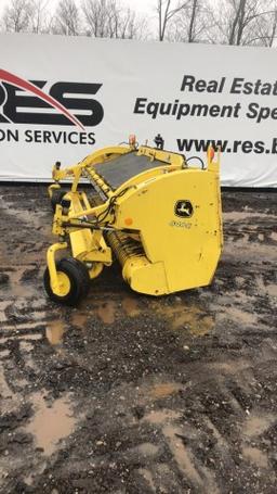 John Deere 640C Forage head