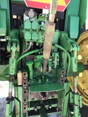 2004 John Deere 7320 Tractor