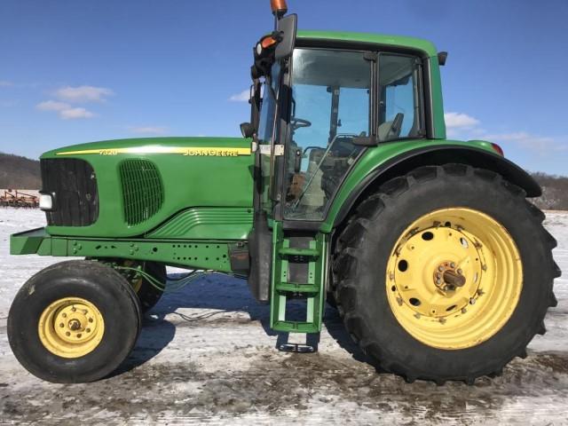 2004 John Deere 7320 Tractor