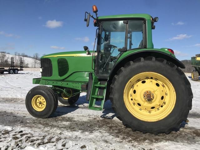 2004 John Deere 7320 Tractor