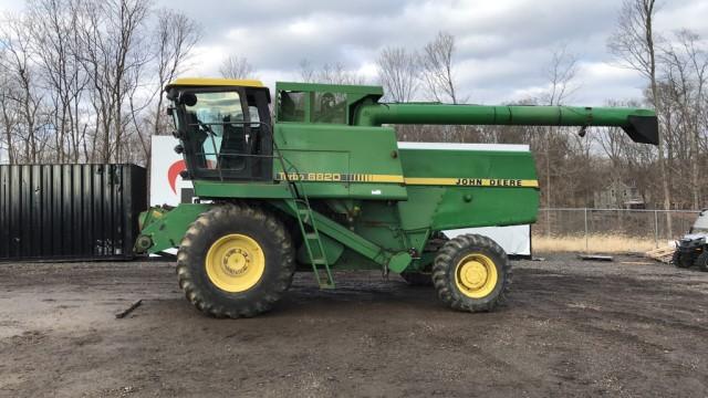 1982 John Deere Turbo 8820 Combine