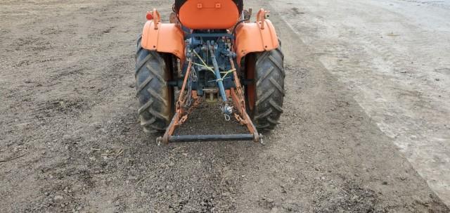 "ABSOLUTE" Kubota B7100 4WD Tractor