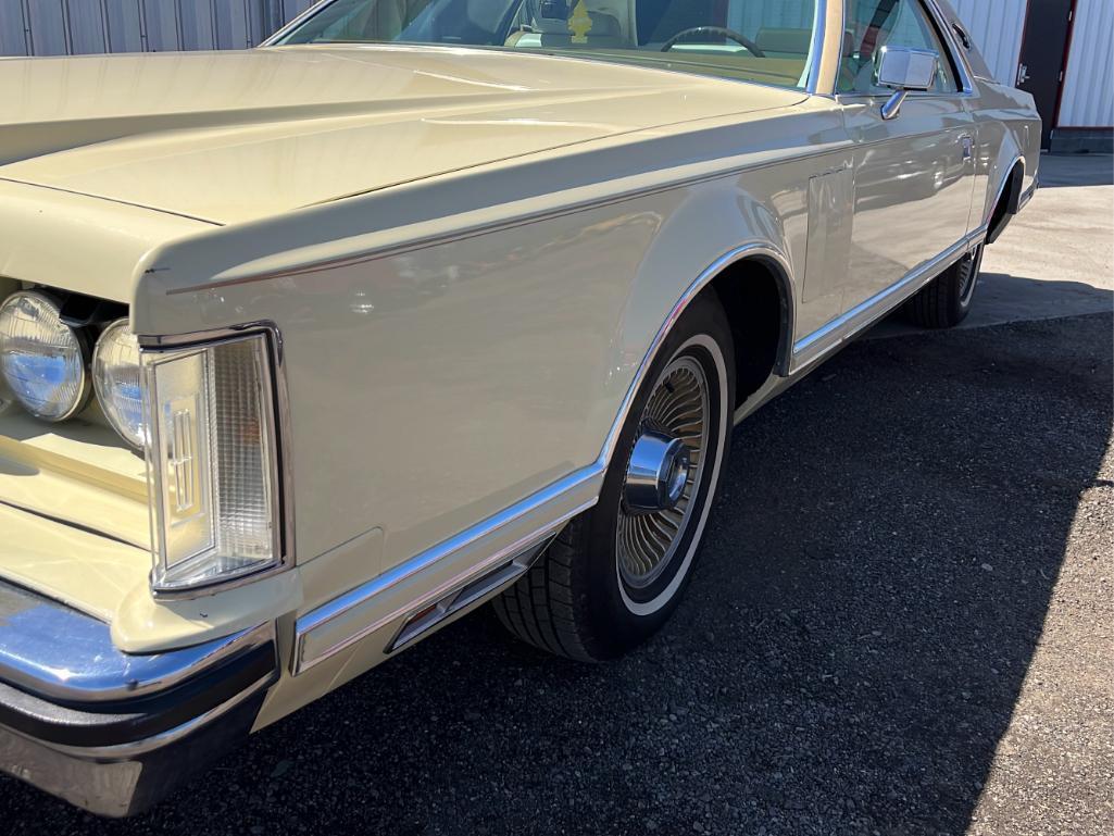 "ABSOLUTE" 1978 Lincoln Continental Mark 5 Car