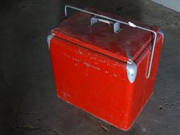 VINTAGE RED TRIP-NIC METAL COOLER